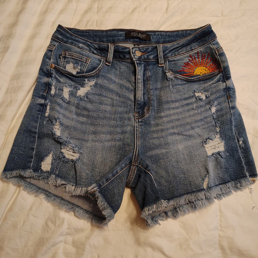 Judy Blue Plus Size Distressed Denim Shorts Sun Embroidered 1X boho western